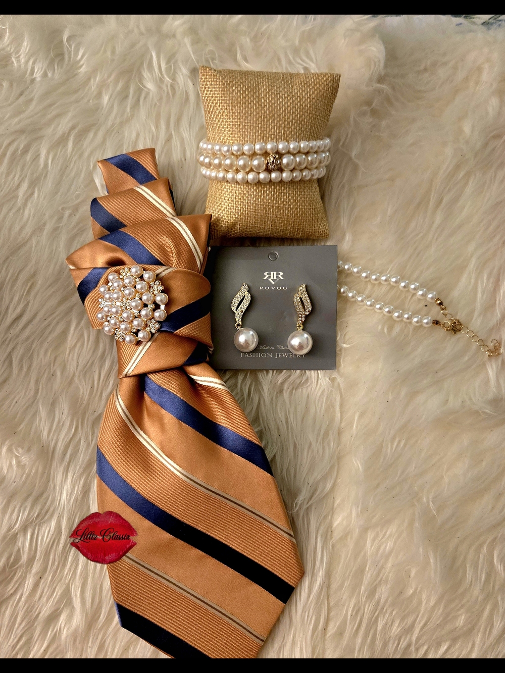 Classic Gold and Navy Pearl Brooch Necklace Set